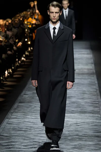 Look 12